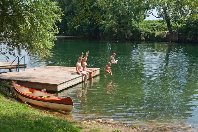 Kopališče na Kolpi pri kampu Podzemelj | Foto: Jošt Gantar (www.slovenia.info)