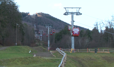 Pomanjkanje snega pripomoglo k slabšemu obisku hotelov #video