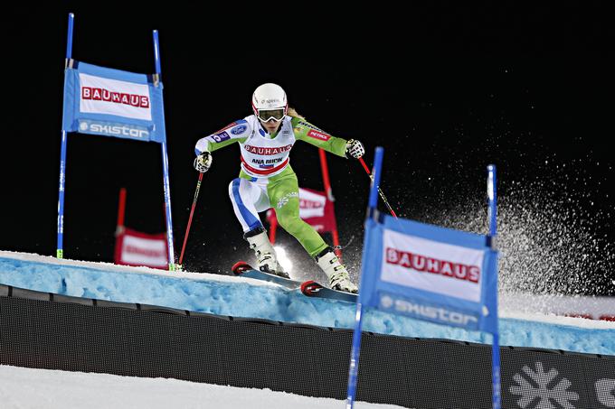 Ana Bucik je bila edina slovenska predstavnica na paralelni tekmi. V prvem krogu jo je izločila ena od favoritinj Frida Hansdotter. Švedinja je končala na četrtem mestu, Slovenka pa na devetem. | Foto: Getty Images