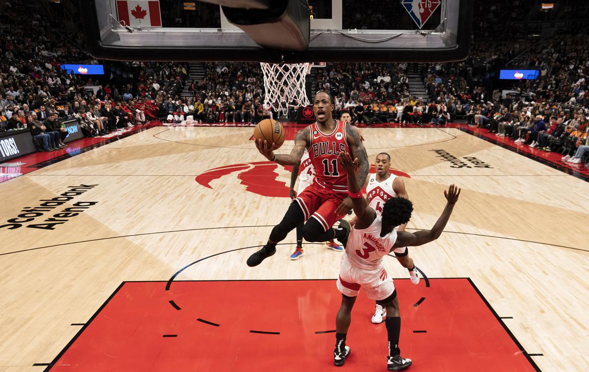 DeMar DeRozan Chicago Bulls | DeMar DeRozan je bil z 21 točkami prvi strelec Chicaga ob zmagi nad Torontom. Goran Dragić je srečanje spremljal ob tribuni. | Foto Guliverimage