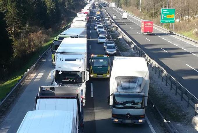 zastoj | Foto: Ustvarimo reševalni pas na avtocestah