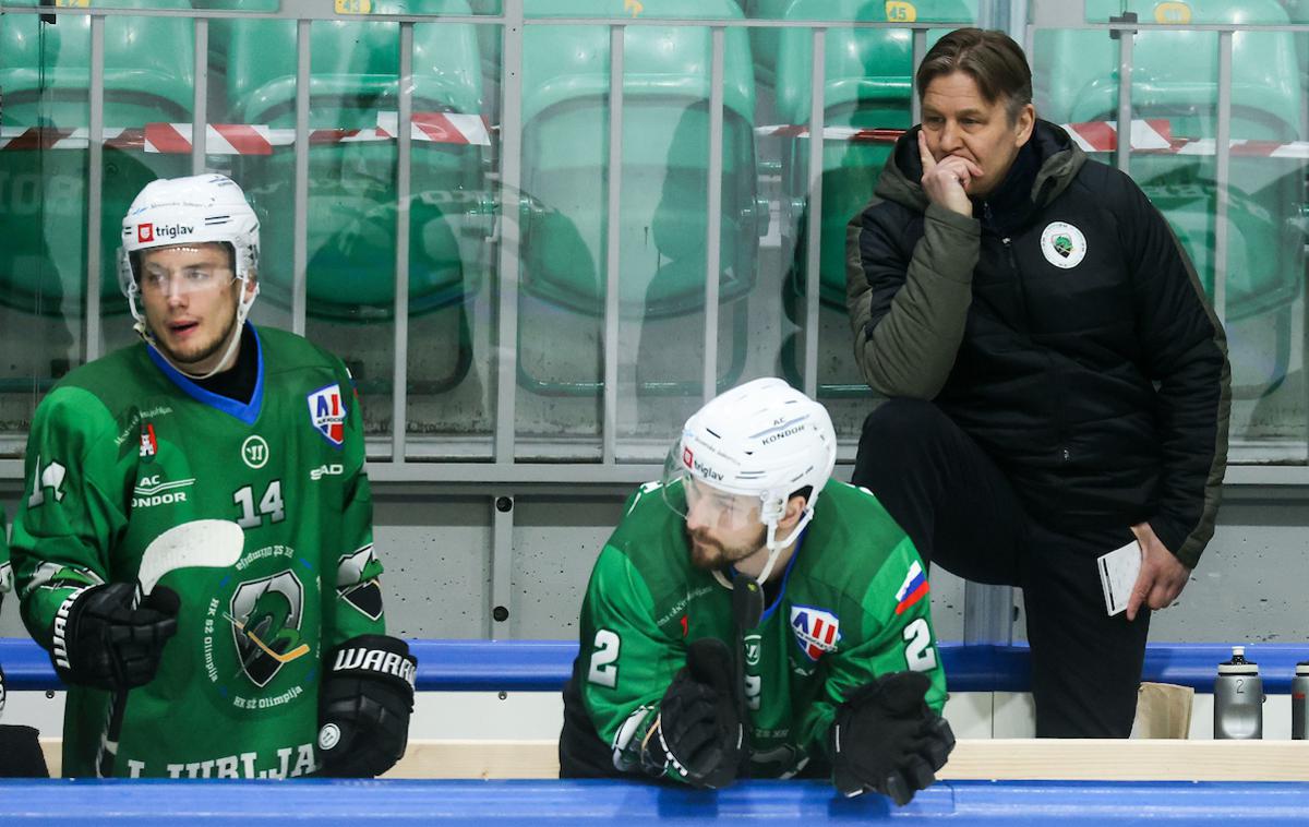 hk Olimpija Lustenau hokej Raimo Summanen | Varovanci Raima Summanena so po neprepričljivi predstavi izgubili domačo tekmo polfinala Alpske lige. | Foto Vid Ponikvar