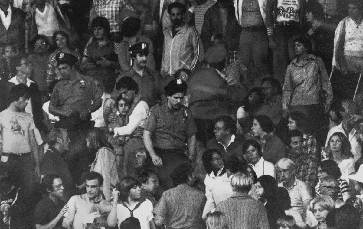 OP ZDA, 1977, streljanje | Le peščica na stadionu jih je vedela, da je bil gledalec ustreljen v nogo. | Foto Guliverimage