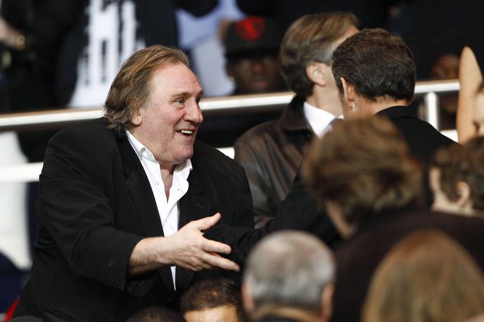 Gerard Depardieu | Scenografinja, katere ime ni javno znano, je za spletni časopis Mediapart povedala, da ji je Depardieu 10. septembra 2021 najprej namenil več vulgarnih opazk, nato pa jo je "brutalno zgrabil" in jo "otipaval čez pas in trebuh do prsi". Incident na snemanju filma Les volets verts v Parizu je prekinil telesni stražar. | Foto Guliverimage