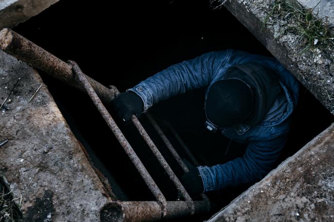 Zaklonišče | Župan Rige Vilnis Kirsis je v soboto državljane pozval, naj ob čistilni akciji, pa tudi kasneje, kleti pripravijo tako, da jih bodo v primeru potrebe lahko uporabljali za zaklonišča. | Foto Shutterstock