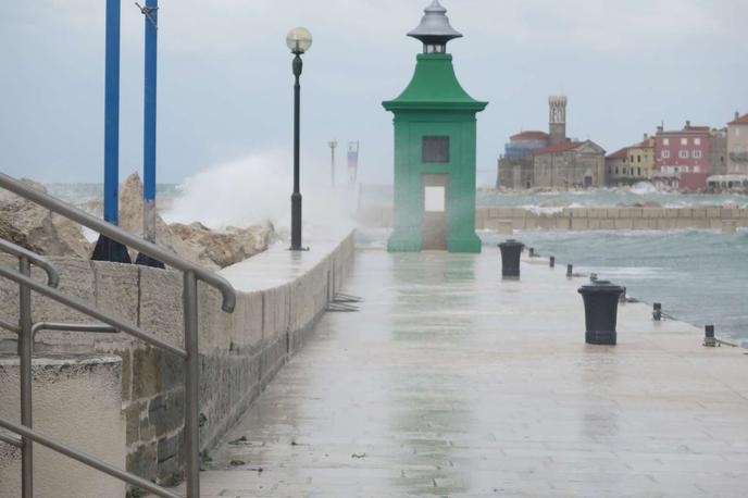 Poplave, Slovenija, reke,  Piran | V Piranu so zvečer zaradi visokega plimovanja morja sprožili sireno javnega alarmiranja. (Fotografija je simbolična.) | Foto STA