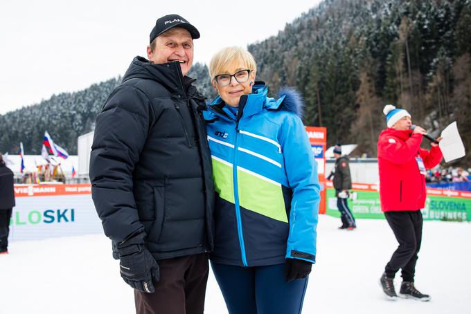 Božidar Prevc, oče Nike Prevc, in predsednica Slovenije Nataša Pirc Musar sta bila prav tako vesela velike zmage 19-letne Nike. | Foto: Grega Valančič