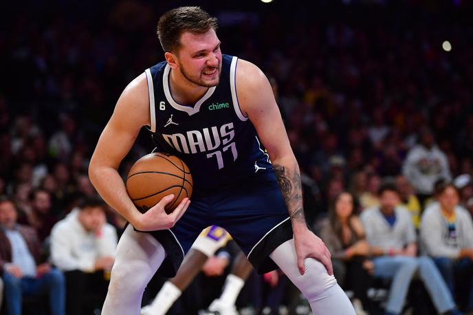 Dallas Mavericks Luka Dončić | Oslabljeni Dallas in nerazpoloženi Dončić v napadu in sledil je visok poraz s Portlandom. | Foto Reuters