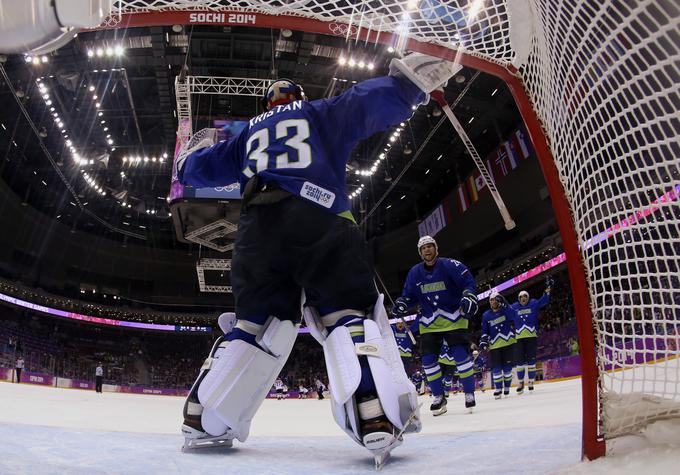 Takole se je veselil zmage nad Avstrijo in preboja v četrtfinale olimpijskih iger, po katerem je čustvom pustil prosto pot. | Foto: Reuters