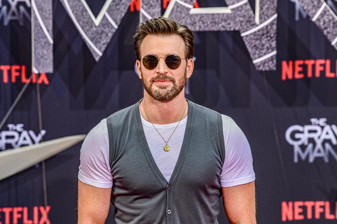 Chris Evans | "Načrtovanje poroke zahteva veliko dela. Tisti, ki ste poročeni, veste. Zdaj ko sva šla čez to, uživava v življenju, in se pripravljava na jesen, moj najljubši letni čas," je o obdobju po poroki povedal Chris Evans. | Foto Guliverimage