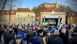 Janša na shodu v podporo Ukrajini: Kdor popušča Putinu, se ni ničesar naučil #foto #video