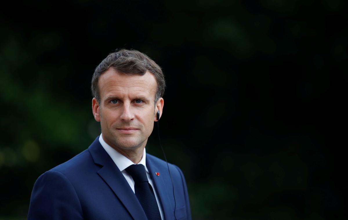 Macron | V analizi volilnih izidov sicer AFP izpostavlja, da se je Macron - kljub temu, da je s svojo kampanjo začel pozno in je imel le en večji predvolilni shod - odrezal malce bolje od pričakovanj. | Foto Reuters