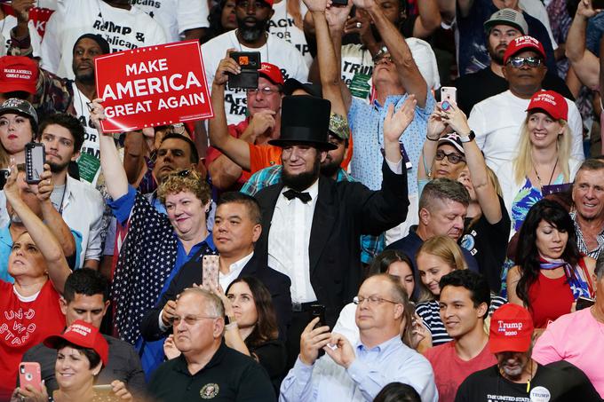 V dvorani Amway Center v Orlandu se je zbralo okoli 20 tisoč Trumpovih podpornikov in privržencev. | Foto: Reuters