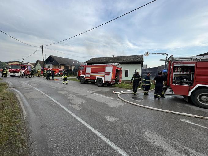  Požar je že skoraj pogašen, a za seboj je pustil razdejanje. | Foto: PGD Talum Kidričevo