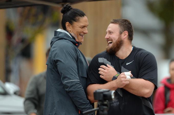 V družbi rojakinje Valerie Adams. Dvakratne olimpijske in štirikratne svetovne prvakinje v metu krogle. | Foto: Getty Images