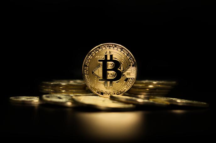 Bitcoin, kripto, borza | K rasti bitcoina naj bi delno prispevalo tudi pričakovanja, da bo ameriška centralna banka letos ob umirjanju inflacije začela zniževati obrestne mere. | Foto Shutterstock