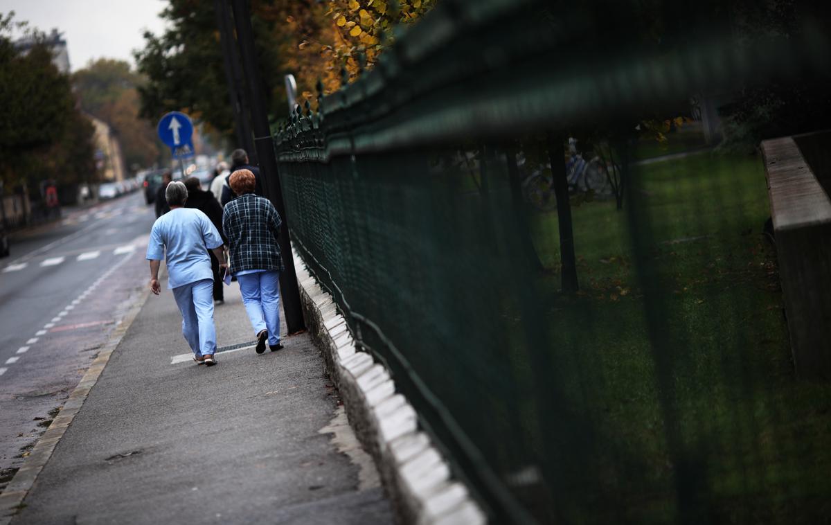 medicinske sestre | Največja težava odhodov medicinskih sester je na oddelkih intenzivne nege, kjer je delo najbolj zahtevno. | Foto Matej Leskovšek