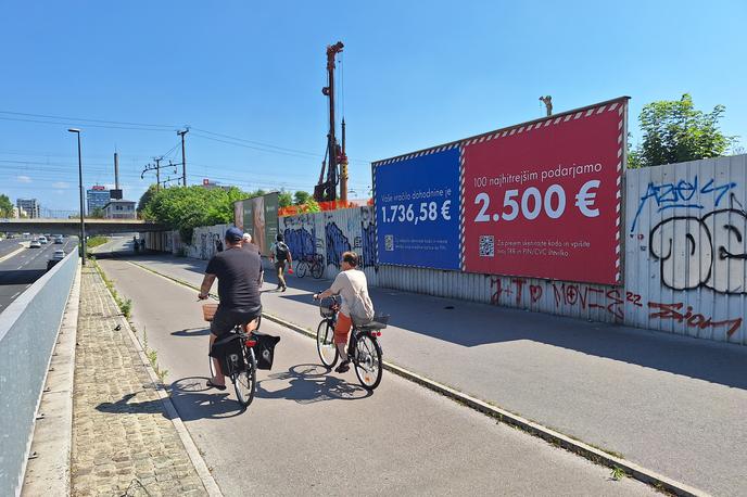 jumbo plakati varnost na spletu | Povezava na velikih oglasnih panojih je varna in opozarja na spletne prevare. | Foto Peter Pahor