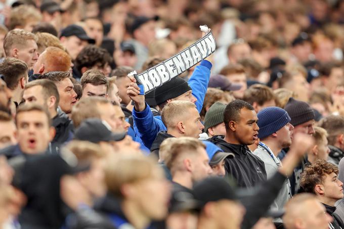 Navijači Köbenhavna 4. avgusta 2004 kar niso mogli verjeti, kaj se dogaja na zelenici stadiona Parken. | Foto: Guliverimage