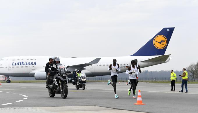 Maraton, na tem so tekači lahko nastopili zgolj s posebnim povabilom, je v celoti potekal na letališču. | Foto: Guliverimage/Vladimir Fedorenko