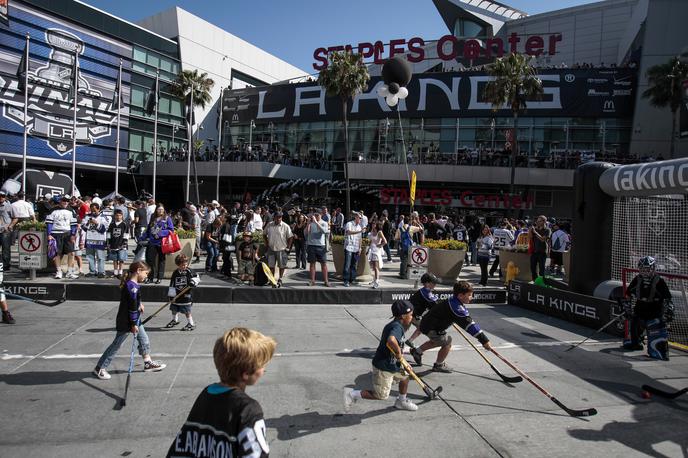 Staples Center | V igri za organizacijo preostanka sezone NHL so le še Los Angeles, Las Vegas, Chicago, Edmonton in Toronto. | Foto Reuters