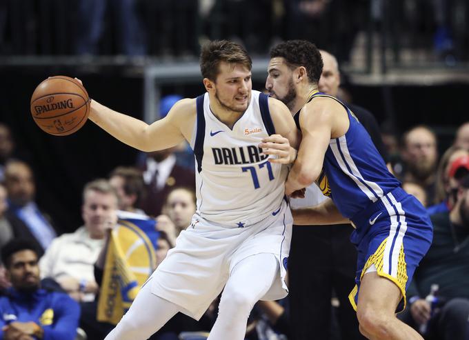 Dončića je pokrival tudi Klay Thompson. | Foto: Reuters