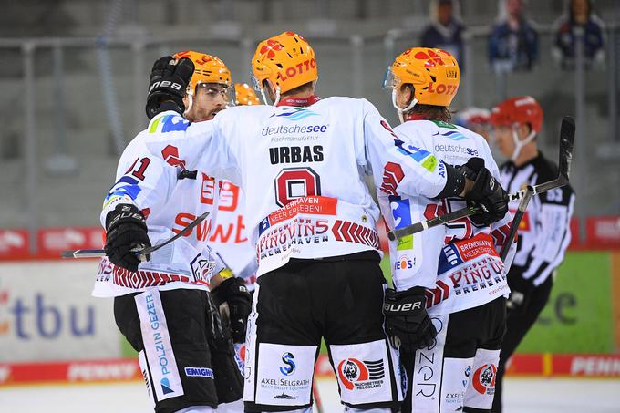 Slovenska ekipa je dočakala prihod napada, ki ga sestavljajo: Miha Verlič, Jan Urbas in Žiga Jeglič. | Foto: Guliverimage/Vladimir Fedorenko