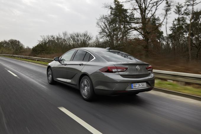 V Sloveniji so med letoma 2009 in 2016 v povprečju prodali več kot 500 insignij. | Foto: Opel