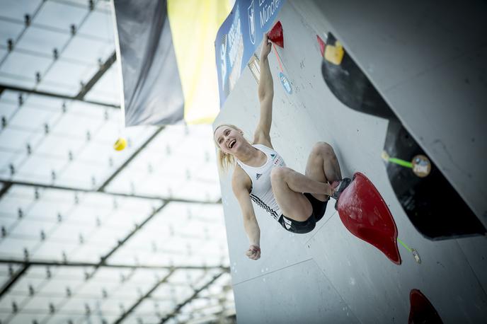 Janja Garnbret IFSC WORLD CUP MUNICH | Janja Garnbret in ostali člani slovenske reprezentance v športnem plezanju so danes odpotovali na Japonsko, kjer se bo 11. avgusta začelo svetovno prvenstvo v športnem plezanju. Na tekmi iz kombinacije bodo razdelili tudi prvih sedem vozovnic za olimpijske igre v Tokiu prihodnje leto.  | Foto Ana Kovač