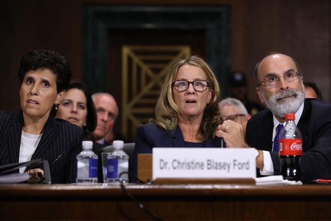 Profesorica psihologije Christine Blasey Ford je v senatnem odboru za pravosodje ameriškega kongresa v četrtek opisala spolni napad sedanjega kandidata za vrhovnega sodnika Kavanaugha leta 1982. | Foto: Getty Images