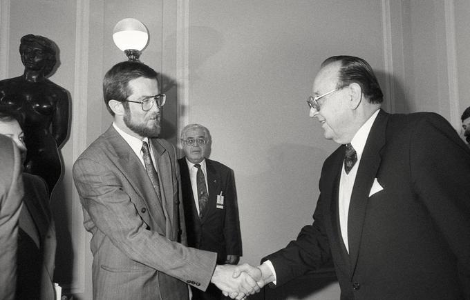 Slovenski premier Lojze Peterle in Genscher. | Foto: Tone Stojko