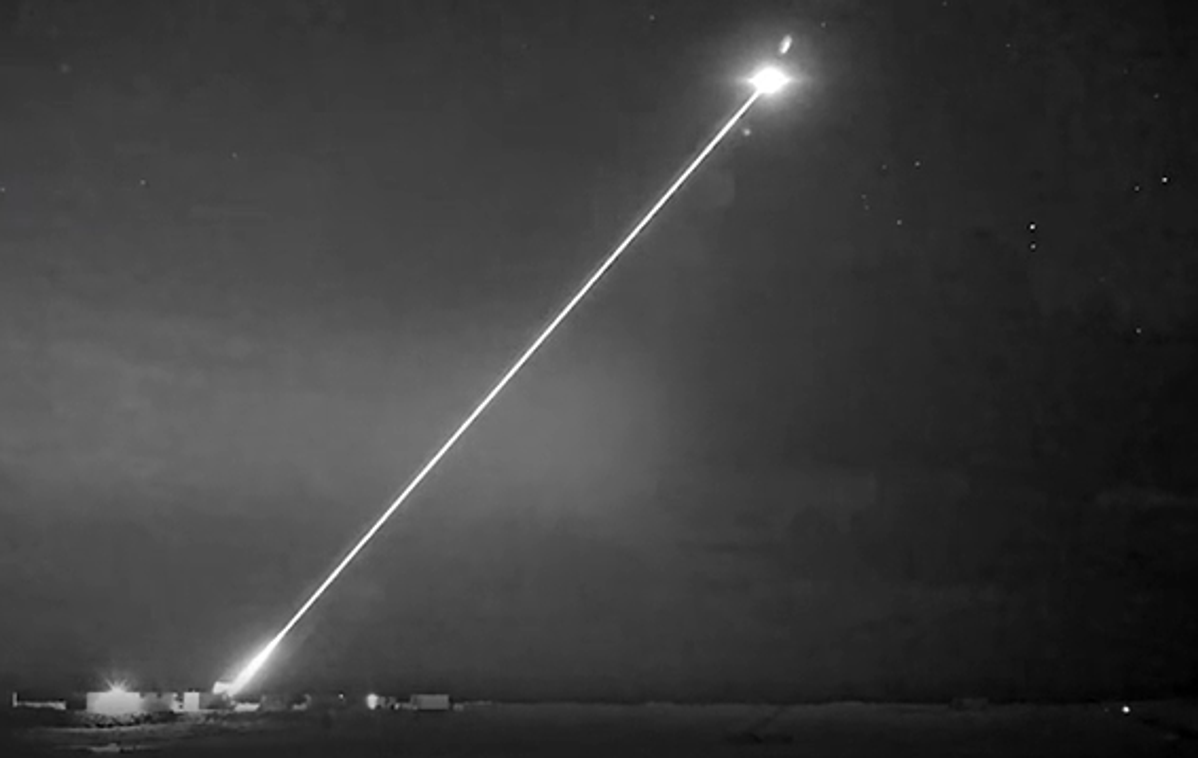 Laser ognjeni zmaj | Laser DragonFire lahko kovanec za en funt zadene z razdalje enega kilometra.  | Foto Ministry of Defence