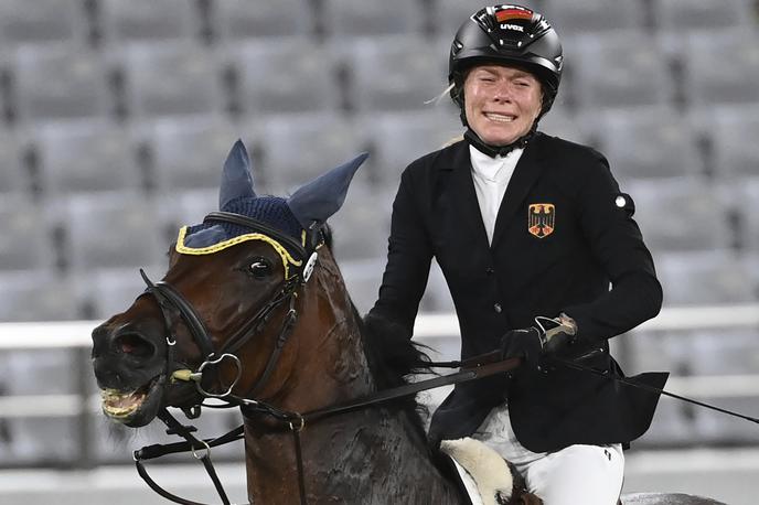 Annika Schleu | Favoritinja za zlato kolajno Annika Schleu je olimpijske igre v Tokiu končala v solzah. | Foto Guliverimage