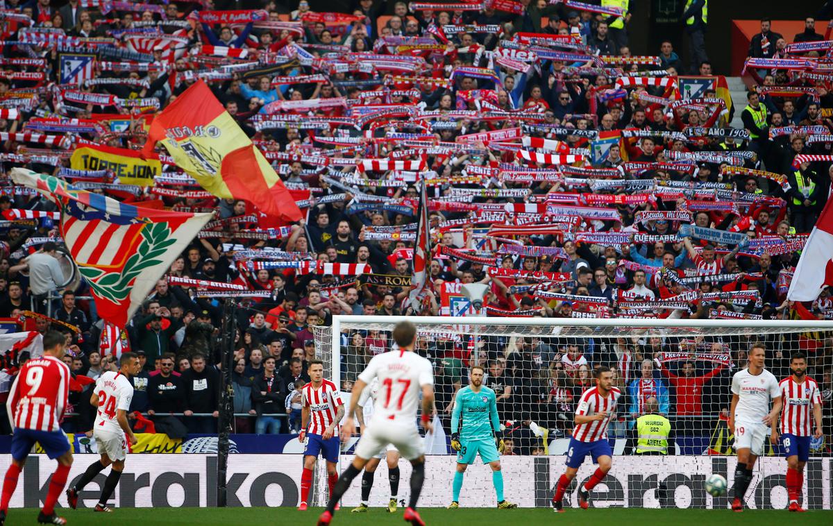 Jan Oblak vs Sevilla | Sevilla je v španskem prvenstvu trenutno tri mesta pred Oblakovim Atleticom. | Foto Reuters