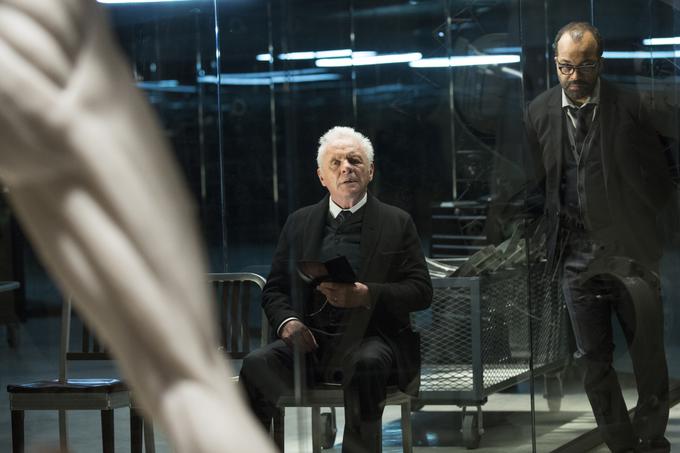 Serija Westworld govori o zabaviščnem tematskem parku, poseljenem z roboti, zgodba pa se dogaja na prehodu med bližnjo prihodnostjo in fiktivno preteklostjo. | Foto: 