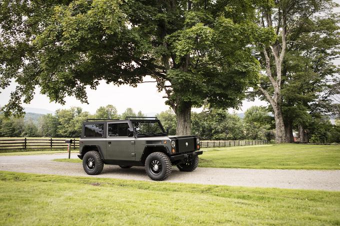 Avtomobilski start-up Bollinger Motors je svoj projekt električnega terenca B1 predstavil v New Yorku v avtomobilskem klubu Classic Car Club na Manhattnu. Cena tega električnega terenca naj bi se v serijski proizvodnji, če se bo seveda uresničila, znašala okoli 60 tisoč ameriških dolarjev oziroma dobrih 53 tisoč evrov.  | Foto: Bollinger Motors