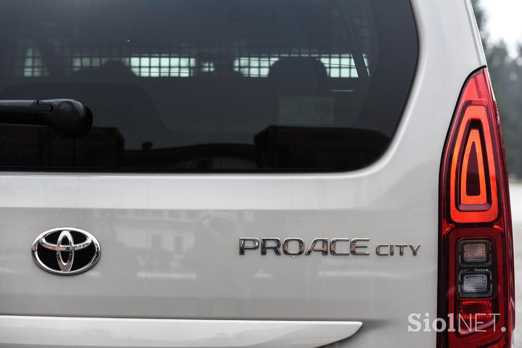 Toyota proace city