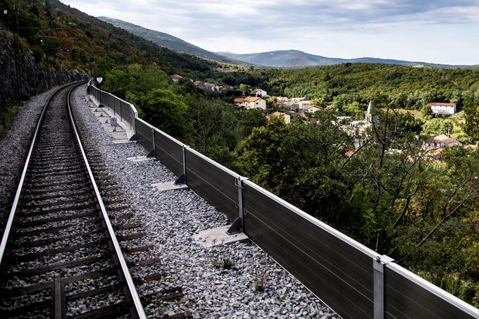 Med postajo Hrpelje - Kozina in postajališčem Prešnica | Foto: Ana Kovač