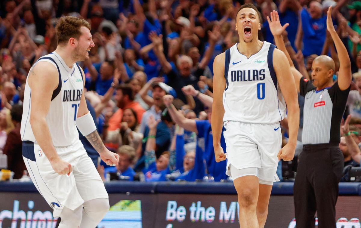 Dončić Exum | Trenutek, ki je prelomil srečanje. Dante Exum je ob zvoku sirene po asistenci Luke Dončića izenačil na 129:129. Sledila sta podaljšek in sladka zmaga Mavericksov! | Foto Reuters