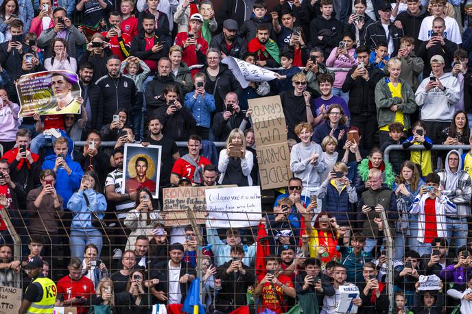 Portugalska Ronaldo Euro 2024 | Cristiano Ronaldo je bil znova v središču pozornosti. Na treningu ni manjkalo njegovih občudovalcev in navijačev. | Foto Guliverimage