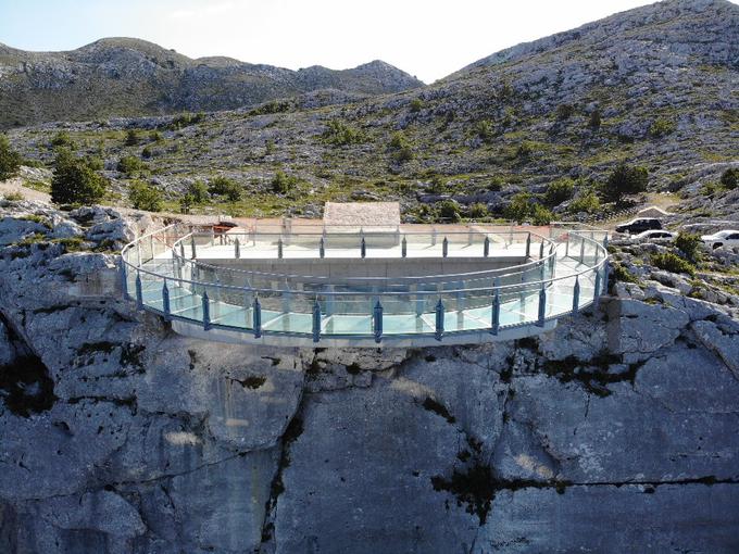 Skywalk je neposredno nad turističnimi središči makarske riviere (Tučepi, Makarska, Podgora).  | Foto: Park prirode Biokovo