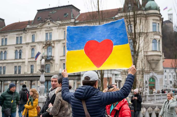 shod, Ljubljana, Prešernov trg, skupina ruskih aktivistov v Sloveniji SLOVO | Foto: STA/Katja Kodba