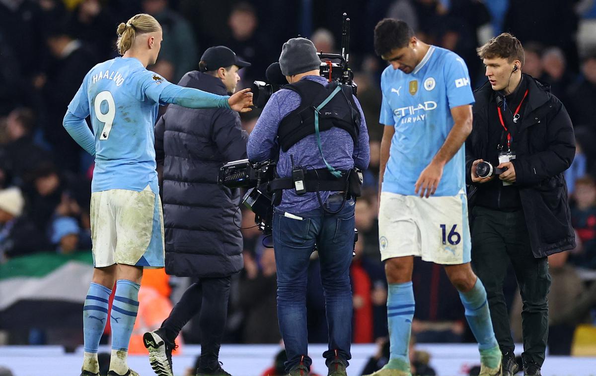 Manchester CIty Erling Haaland | Tako je bil frustriran, da ga je kamera tik pred obrazom pošteno zmotila. | Foto Reuters