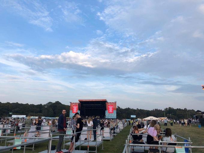 Obiskovalci so lahko koncert spremljali s svojih platform. | Foto: Reuters