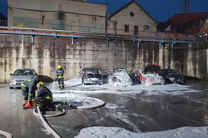 Vozila | Osebna vozila so popolnoma uničena.  | Foto PGD Hrastnik