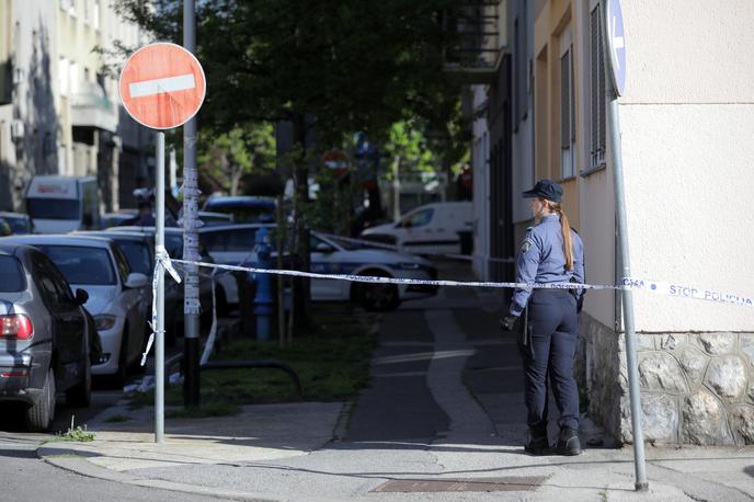 zagreb streljanje | Policisti so ranjeno žensko odnesli iz stanovanja in ji nudili zdravniško pomoč.  | Foto Pixsell