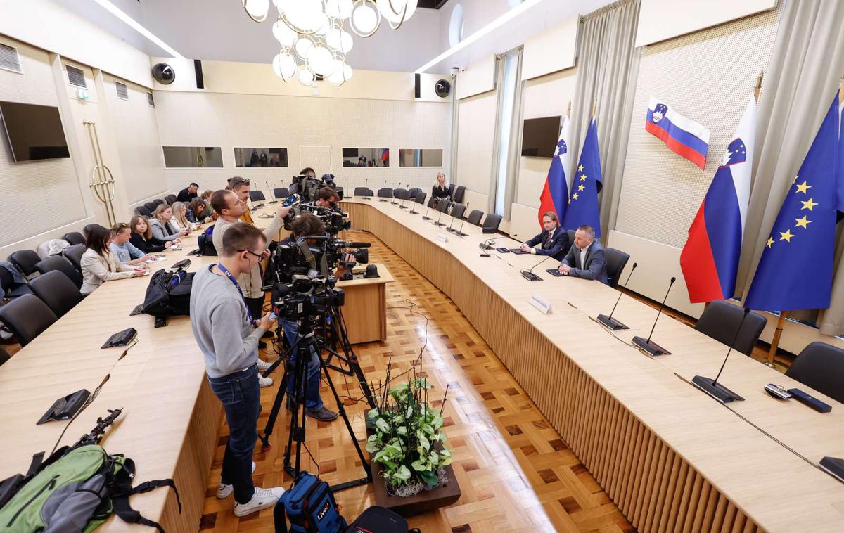 Fides, vlada, pogajanja | Osnutek zakona o skupnih temeljih plačnega sistema je vladna stran sindikatom predstavila v začetku aprila. O zakonskem besedilu pa so se nato začela usklajevanja v okviru delovne skupine, sestavljene iz predstavnikov obeh strani. | Foto STA