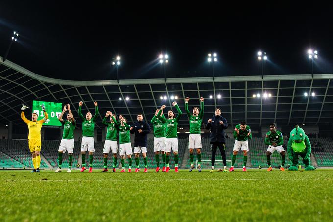 V zadnjem letošnjem nastopu je Olimpija v Stožicah ugnala Muro z 1:0. Ko bo 6. junija gostovala v Sežani, bodo tribune stadiona na Krasu prazne. | Foto: Grega Valančič/Sportida