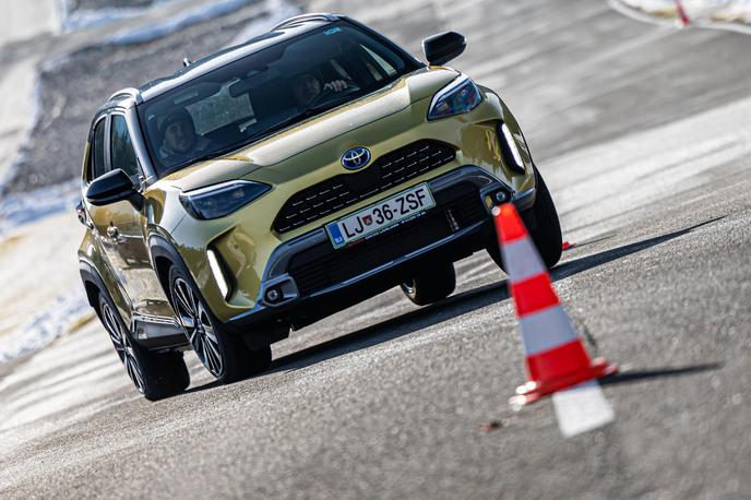 Slovenski avto leta Vransko | Toyota je v Sloveniji v nekaj mesecih prodala dobrih 600 yarisov cross in avtomobil je presegel pričakovanja trgovcev. Za Toyoto je to prva zmaga v izborih Slovenski avto leta. | Foto Uroš Modlic