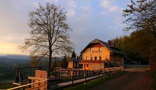 Planinski dom na Uštah - Žerenku (658 m)